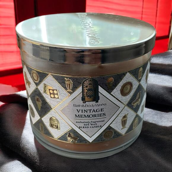 Bath & Body Works Vintage Memories 3 Wick Candle Sweet Cream Cinnamon 14.5 oz - Picture 5 of 12